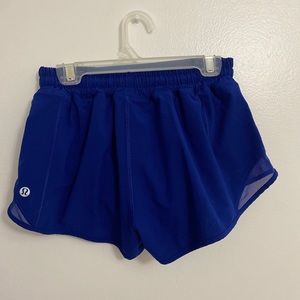 SIZE 4 LULULEMON HOTTY HOT SHORT II 2.5”